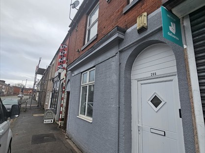 1 Bed Flat, Oldham Road, M24