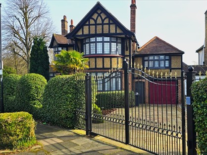 Room in a Shared House, Bourne Avenue, N14