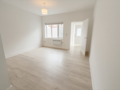 1 Bed Semi-Detached House, Brookhill Road, SE18