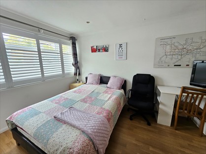 Room in a Shared House, King Edward Road, EN5