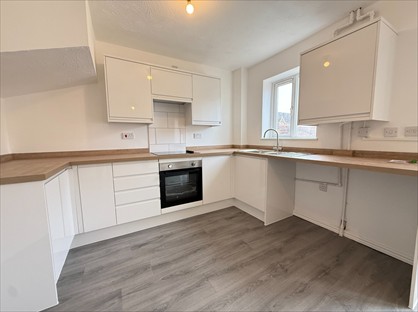 3 Bed Semi-Detached House, Hitchin St, SG18