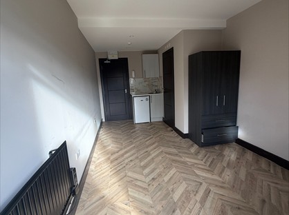 Studio Flat, Canons Lane, KT20