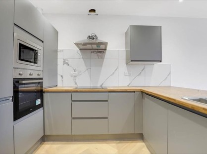 3 Bed Semi-Detached House, Gladeside, CR0