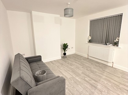 4 Bed Terraced House, Bryant Avenue, SL2