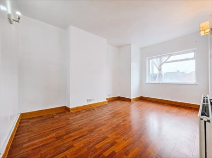 2 Bed Flat, Gainsborough Drive, SS0