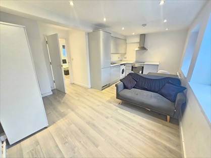 1 Bed Flat, High Street, SM7