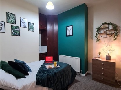 Room in a Shared House, Whitby Road, M14