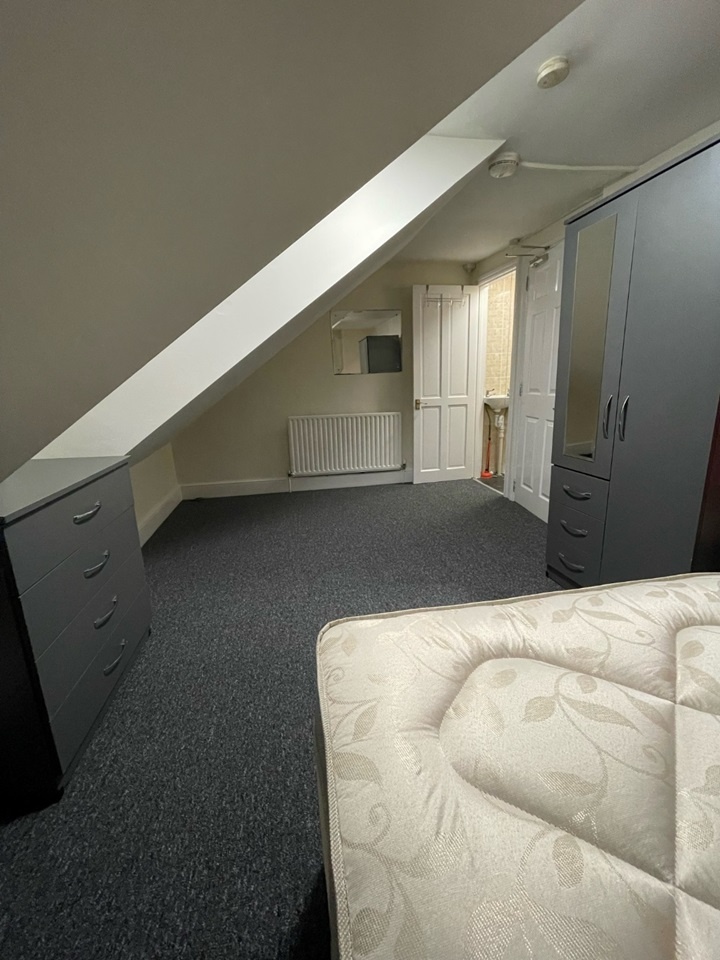 Room in a Shared House, College Road, RG6, N1 7GU