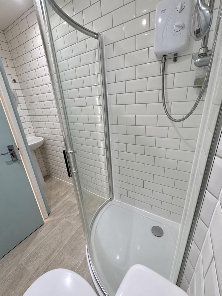 Room in a Shared Flat, Bold St, L1 photo 2