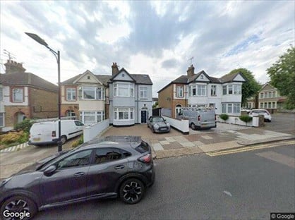 4 Bed Semi-Detached House, Park Lane, SS1