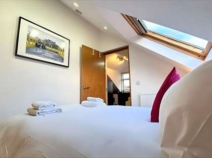 1 Bed Flat, The Dairy, W7