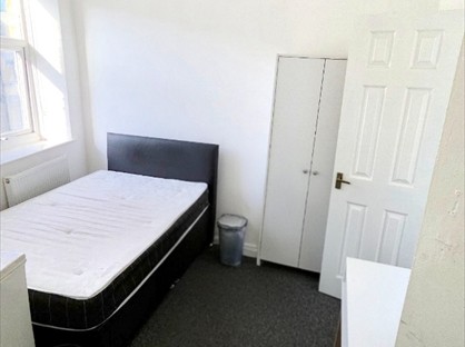 Room in a Shared House, Hebble Street, HD1