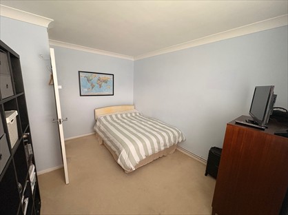 Room in a Shared Flat, Hatch Gardens, KT20
