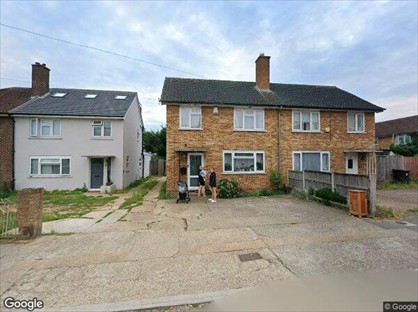 6 Bed Semi-Detached House, Bell Avenue, RM3