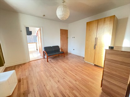 Studio Flat, Wanstead Park Road, IG1
