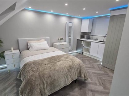 Studio Flat, Dawes Avenue, TW7