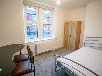 2 Bed Flat, Commercial Road, NE6