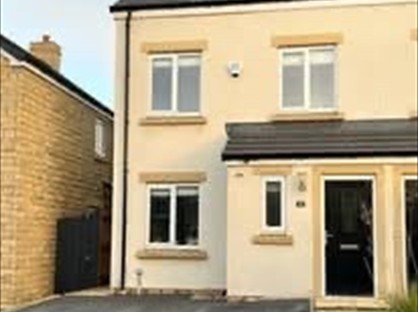 4 Bed Semi-Detached House, Blackbrook Drive, SK23