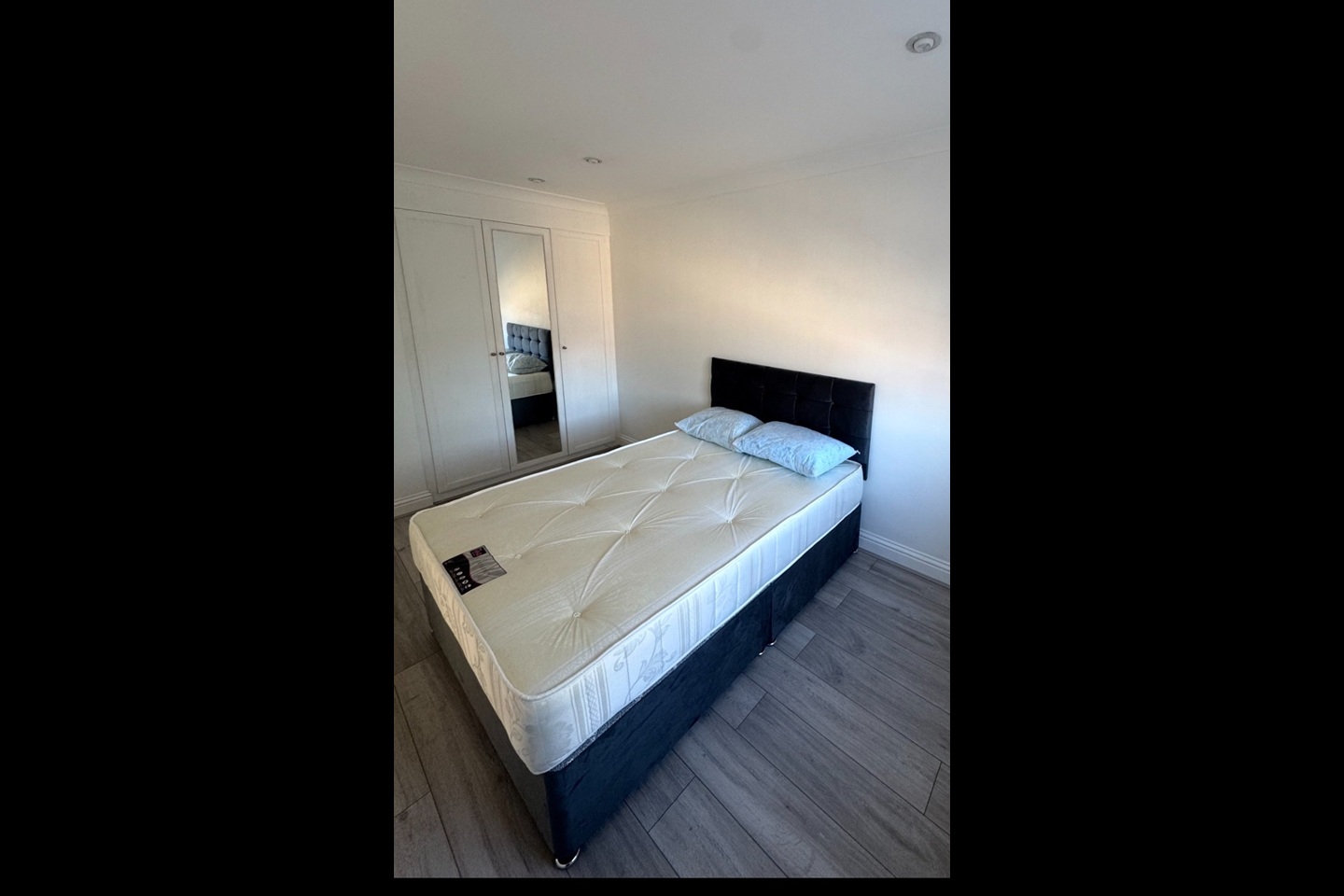 Room in a Shared House, Patrick Coman House, EC1V photo 2