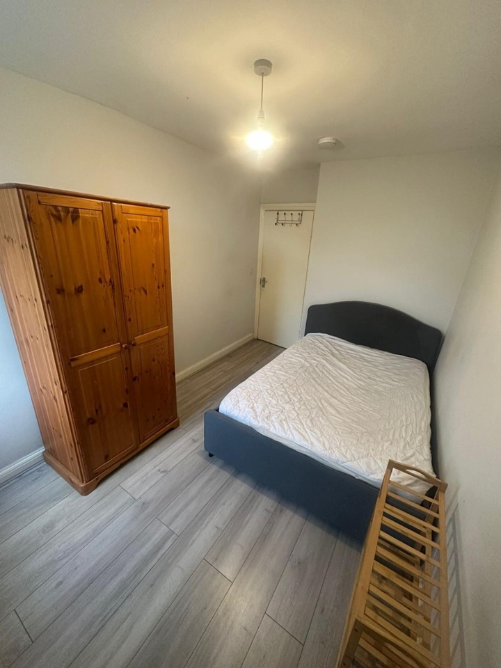 london-room-in-a-shared-house-high-street-nw10-to-rent-now-for