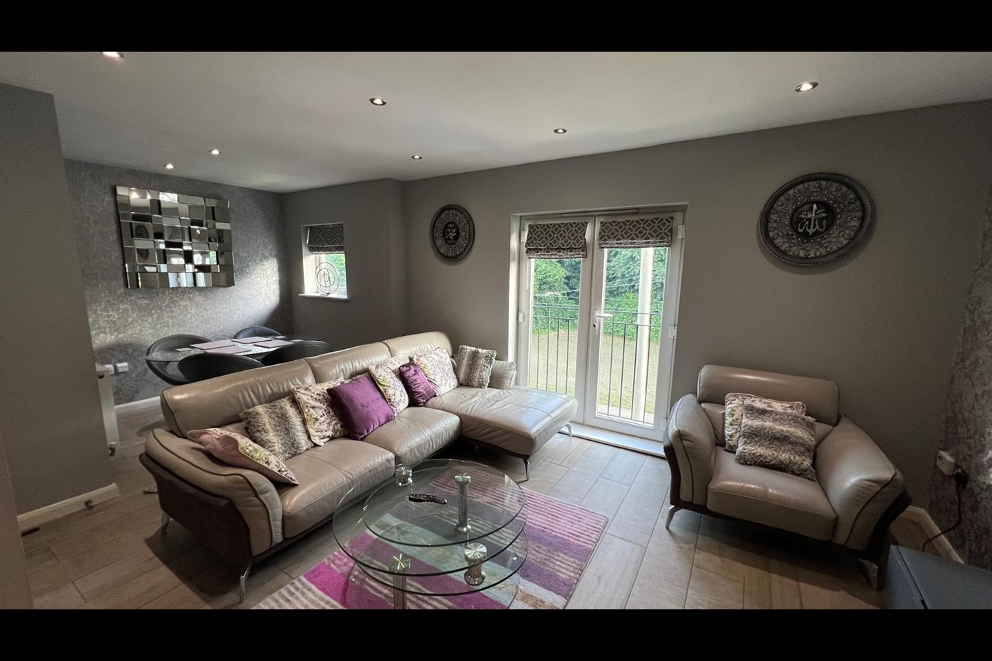 2 Bed Maisonette, Primrose House, S6 photo 2