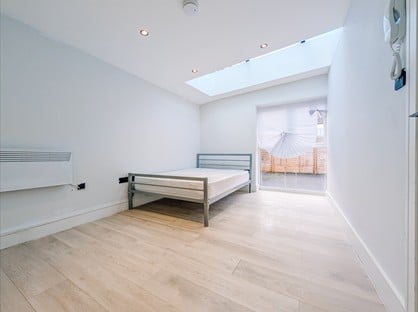 3 Bed Flat, Manor Lane, SM1