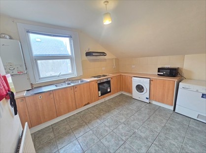3 Bed Flat, Whitehorse Road, CR0