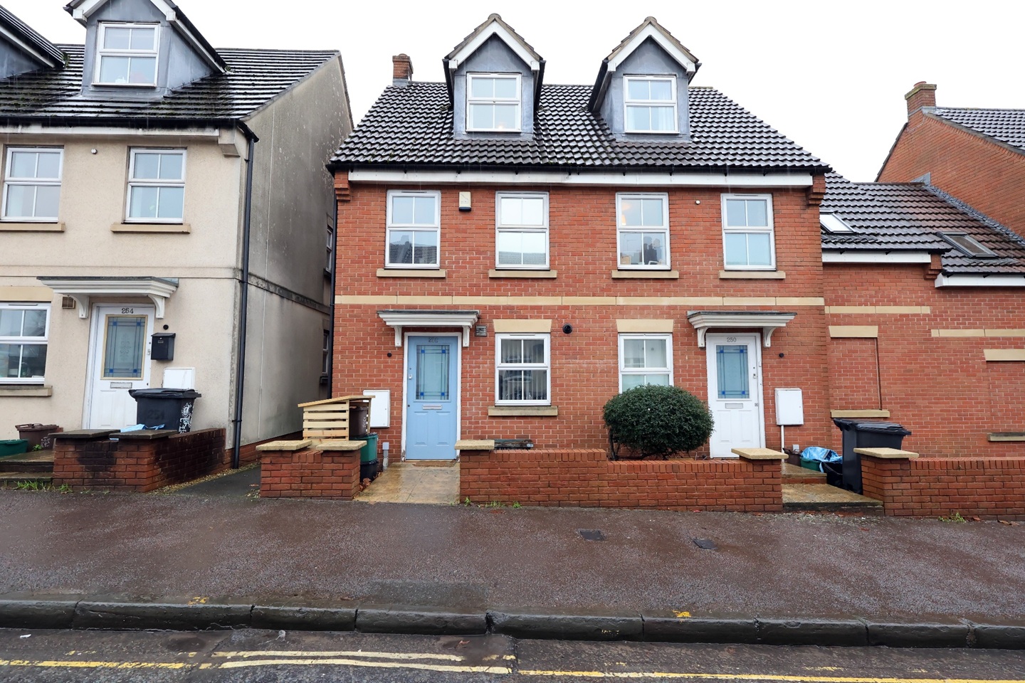 3 Bed Semi-Detached House, Whitehall Road, BS5, N1 7GU