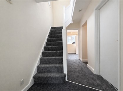 5 Bed Semi-Detached House, Deeds Grove, HP12