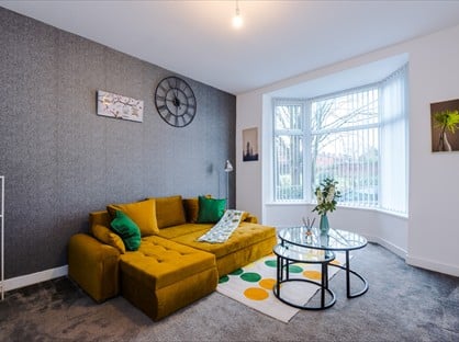 6 Bed End Terrace, Manley Road, OL11