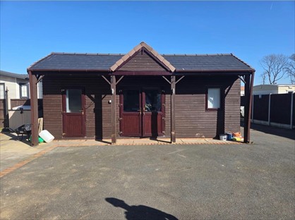 1 Bed Mobile Home, Weeping Willows, GU6