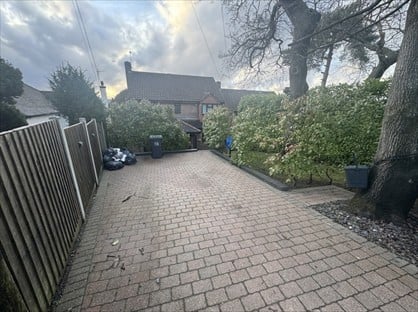 4 Bed Detached House, Higher Drive, CR8