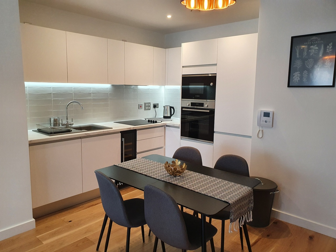 2 Bed Flat, Windmill Street, B1 photo 3