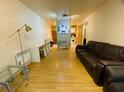 1 Bed Flat, Southside, B5