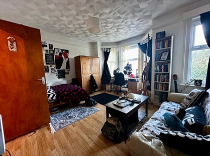 6 Bed Semi-Detached House, Alma Road, SO14