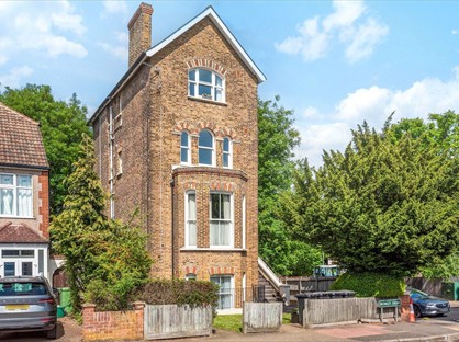 2 Bed Flat, Bromley Grove, BR2