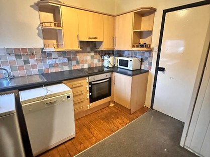 Bedsit, High Street, SY21