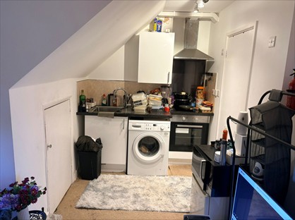 Studio Flat, Wellesley Road, CO15