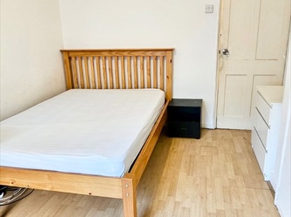 Room in a Shared Flat, Herbert House, E1