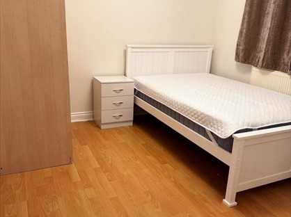 Room in a Shared House, Sonia Gardens, TW5