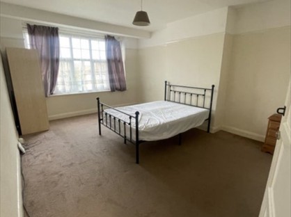 Room in a Shared Flat, Wynash Gardens, SM5
