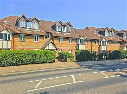 Studio Flat, Watling St, WD7