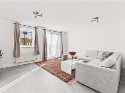 4 Bed Semi-Detached House, Fairclough Close, UB5