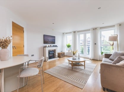 2 Bed Flat, Canute House, TW8