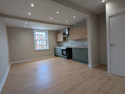 2 Bed Flat, High St, DL7