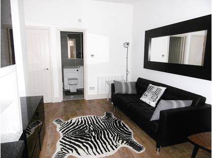 1 Bed Flat, Commercial  Road, E14