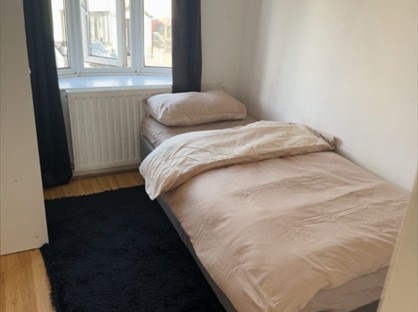 Room in a Shared House, Capel Gardens, IG3