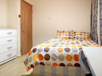 Room in a Shared Flat, Bethnal Green, E1