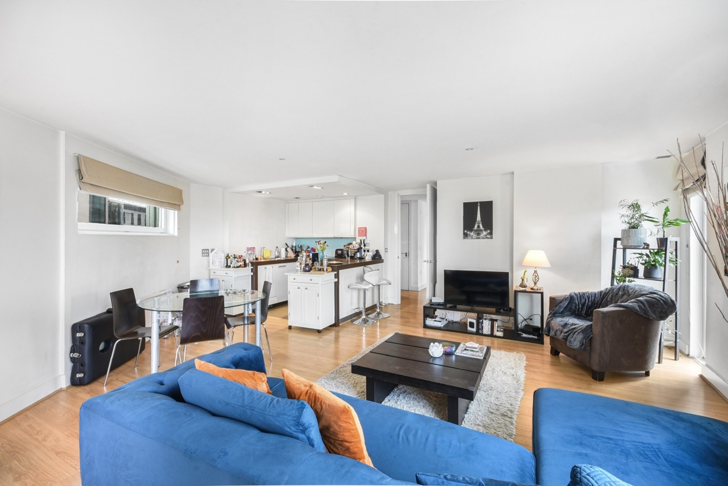 London - 2 Bed Flat, Empire Square, SE1 - To Rent Now for £3,683.33 p/m