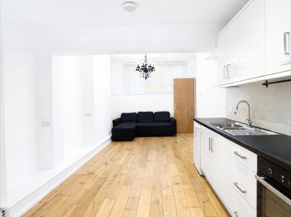 1 Bed Terraced House, The Crescent, KT22